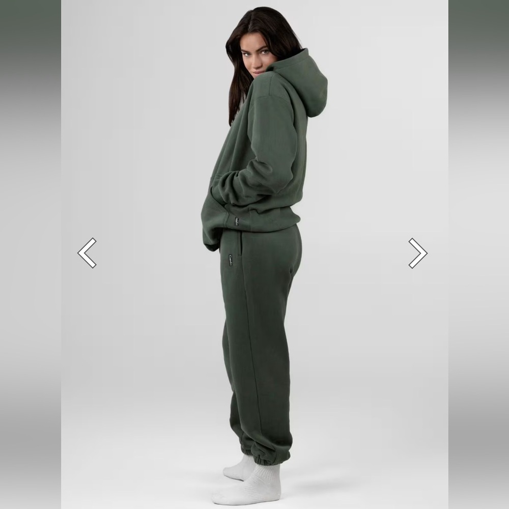 Comfrt hoodie and sweatpants set. Sold with original packaging. Size Med